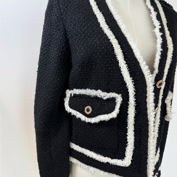 Chic Black and White Cardigan - Picture 6 of 7